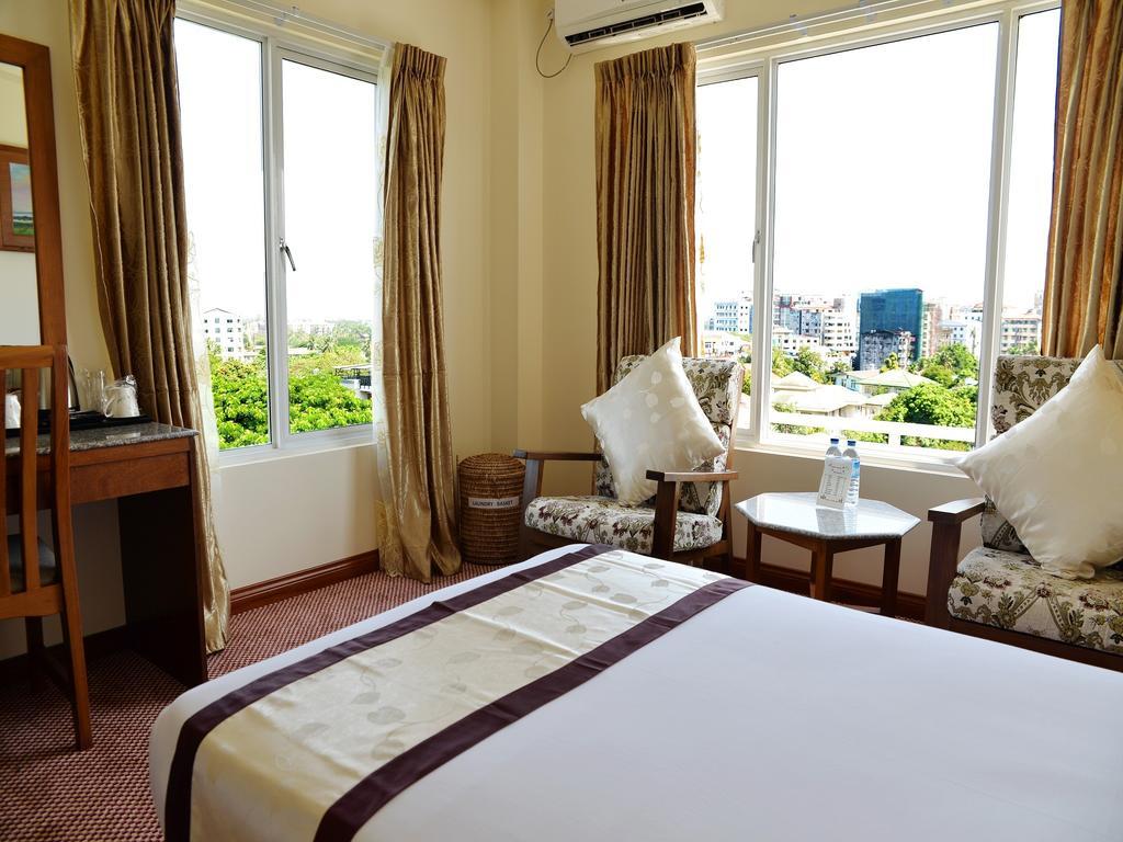 Reno Hotel Yangon Exterior photo