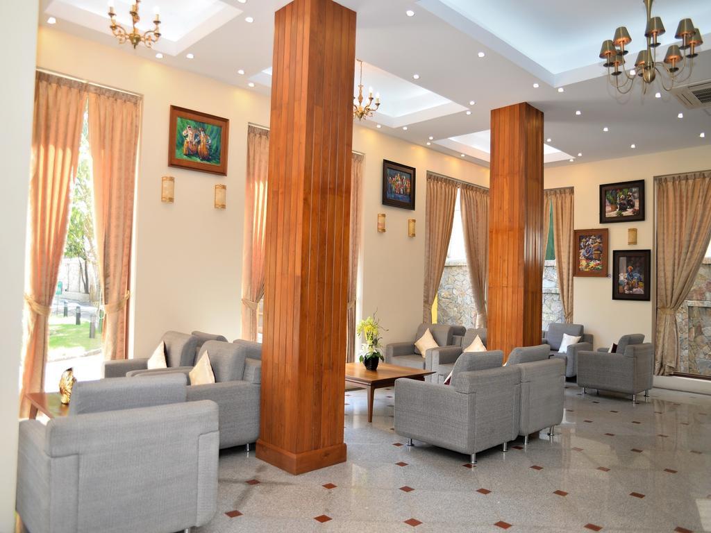 Reno Hotel Yangon Exterior photo