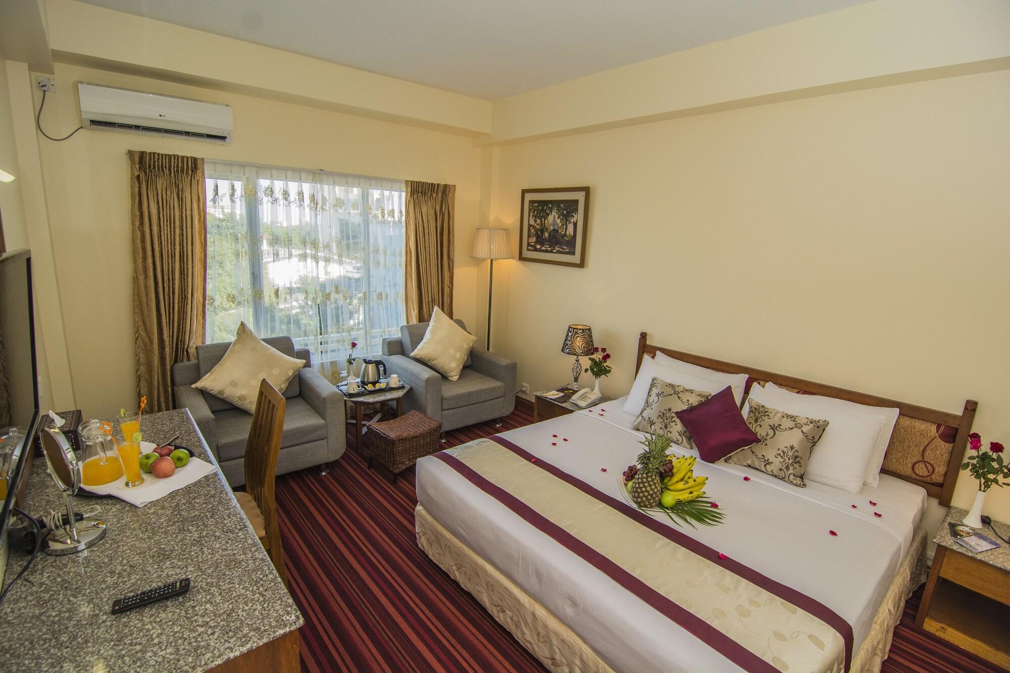 Reno Hotel Yangon Exterior photo
