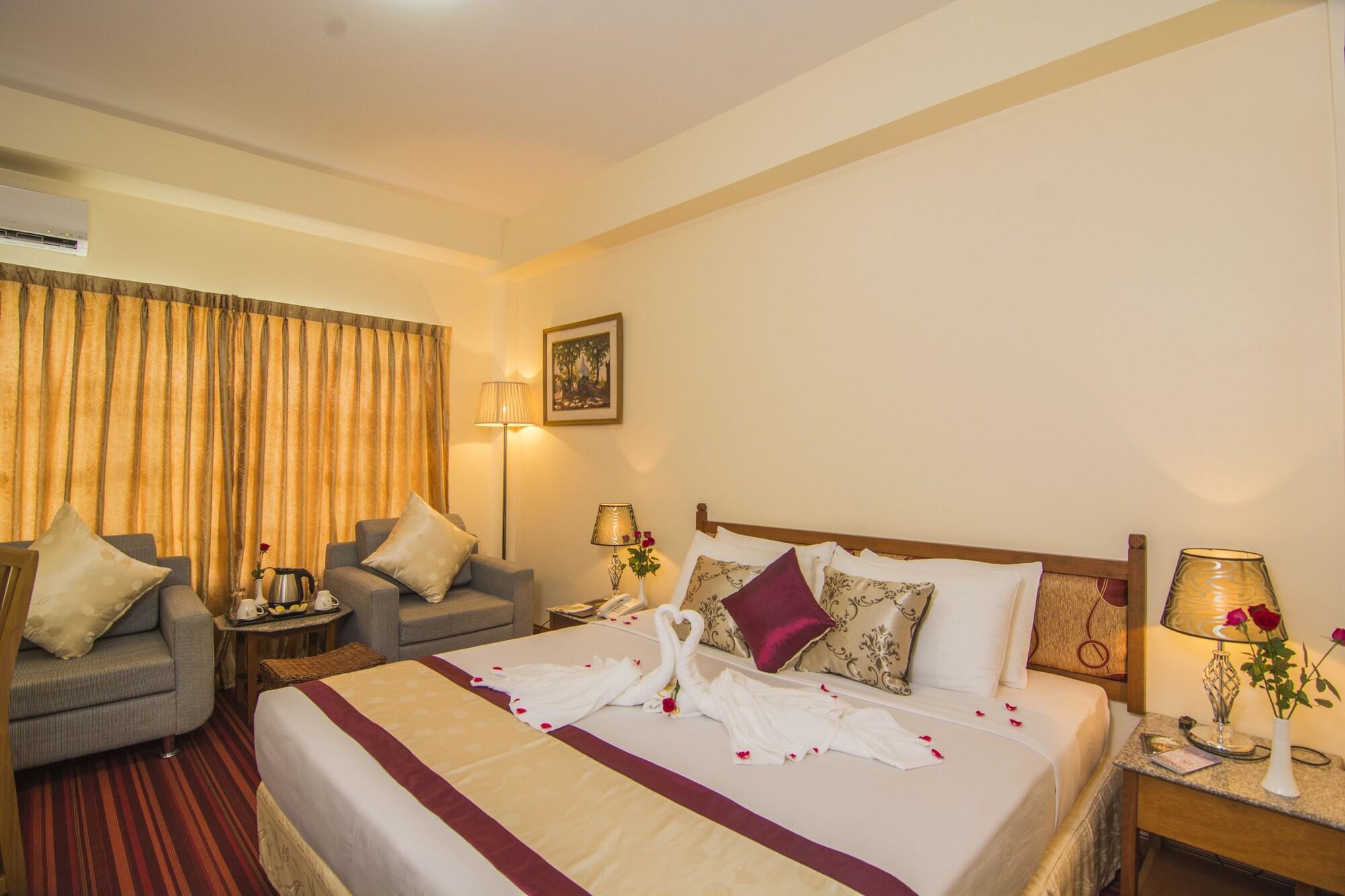 Reno Hotel Yangon Exterior photo