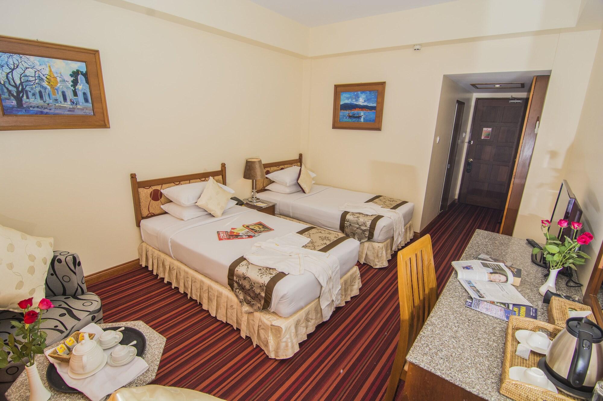 Reno Hotel Yangon Exterior photo