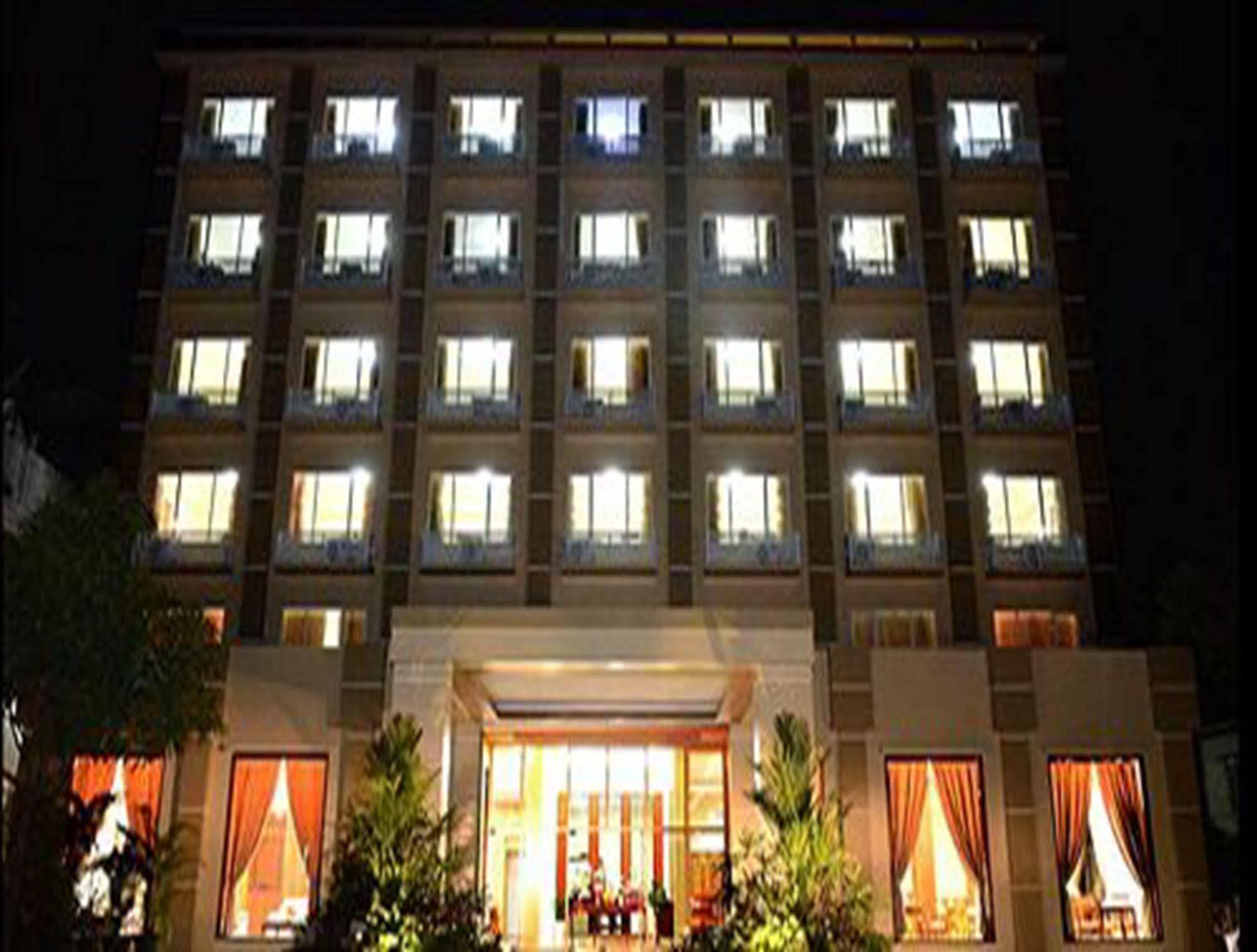 Reno Hotel Yangon Exterior photo