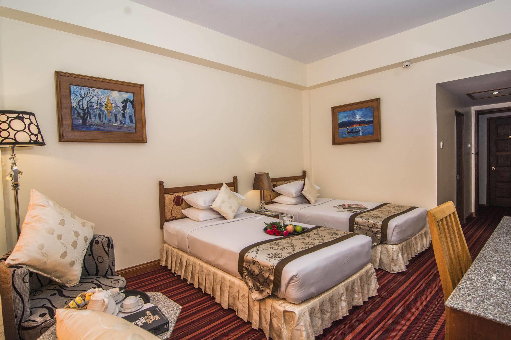 Reno Hotel Yangon Exterior photo