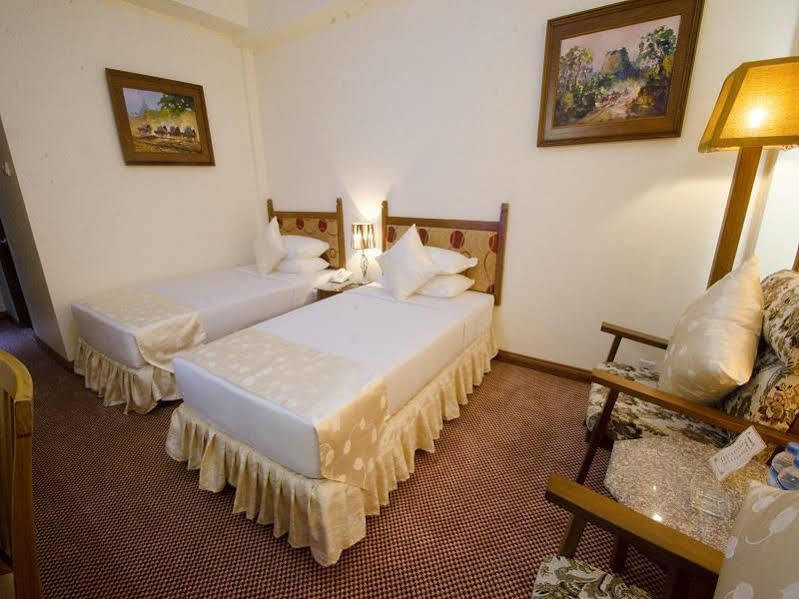 Reno Hotel Yangon Exterior photo